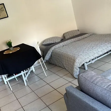 Calme, Parking, Wifi, Netflix Lägenhet *