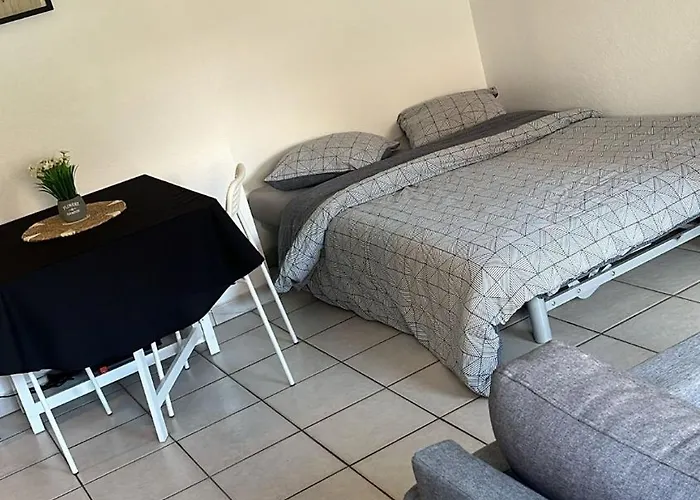 Calme, Parking, Wifi, Netflix Lägenhet *